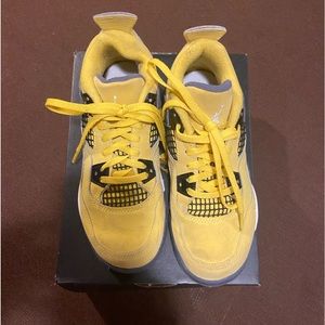 Boys Yellow Jordan 4 Retro sz1y 13 1/2